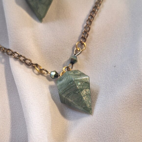 Artisan Handmade Resin Glittery Green Gem Shape Necklace Earring Jewelry Set - Picture 2 of 6